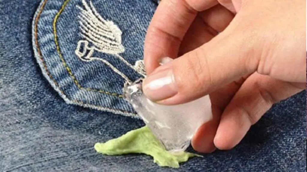 How to Remove Chewing Gum from your Clothes
